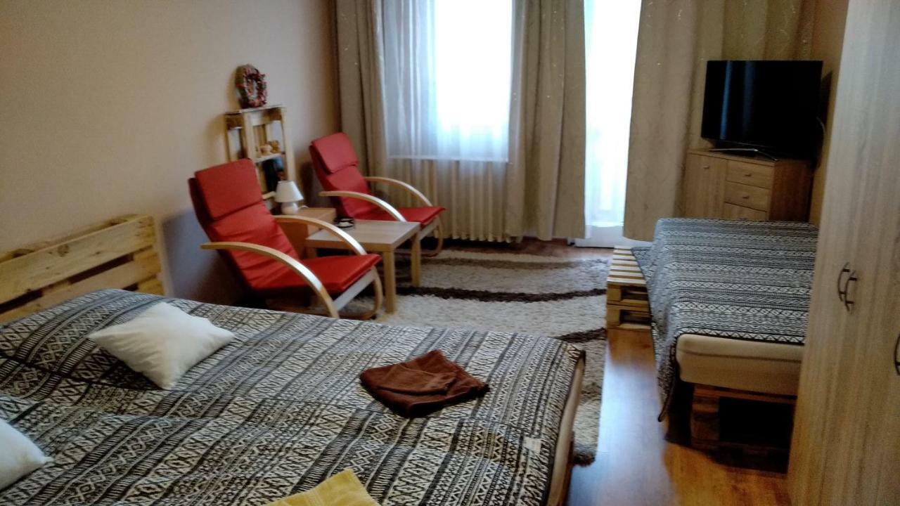 Gesztenyes Apartman มิชโคลซ์ ภายนอก รูปภาพ